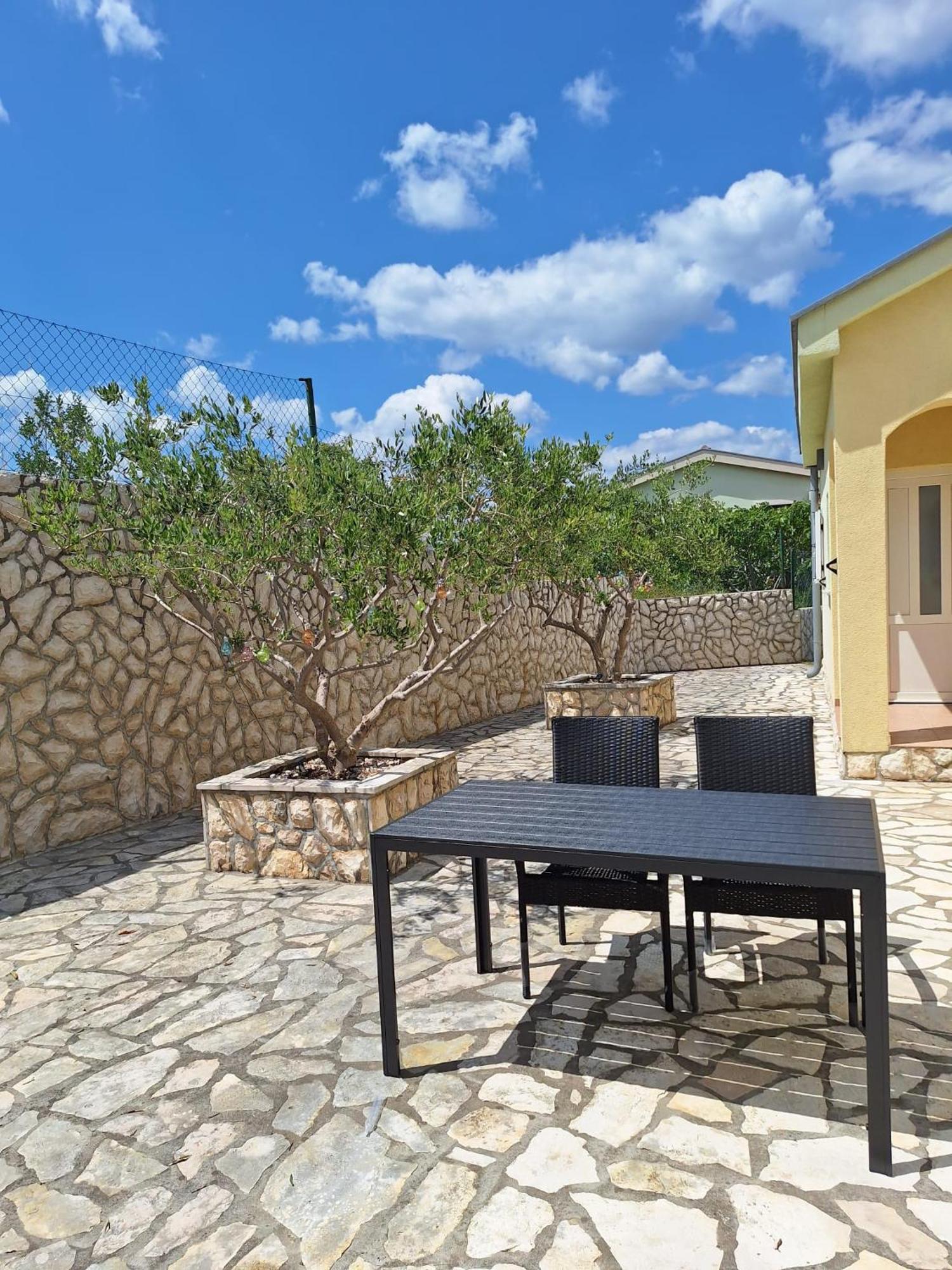 Apartments Mikecin Novigrad  Екстер'єр фото